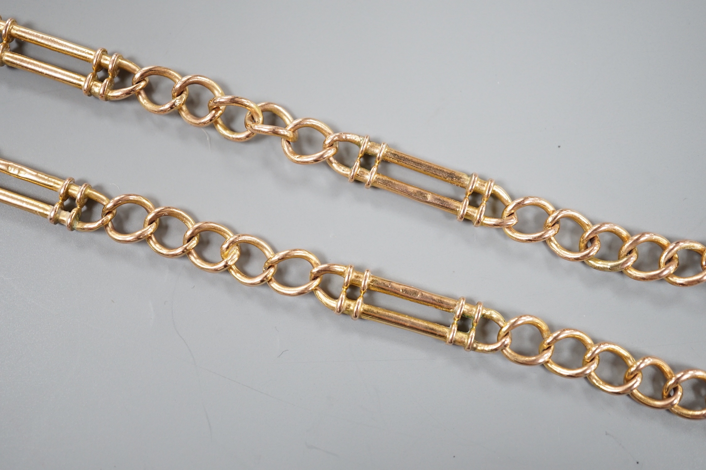 A 375 elongated and oval link chain, 43cm